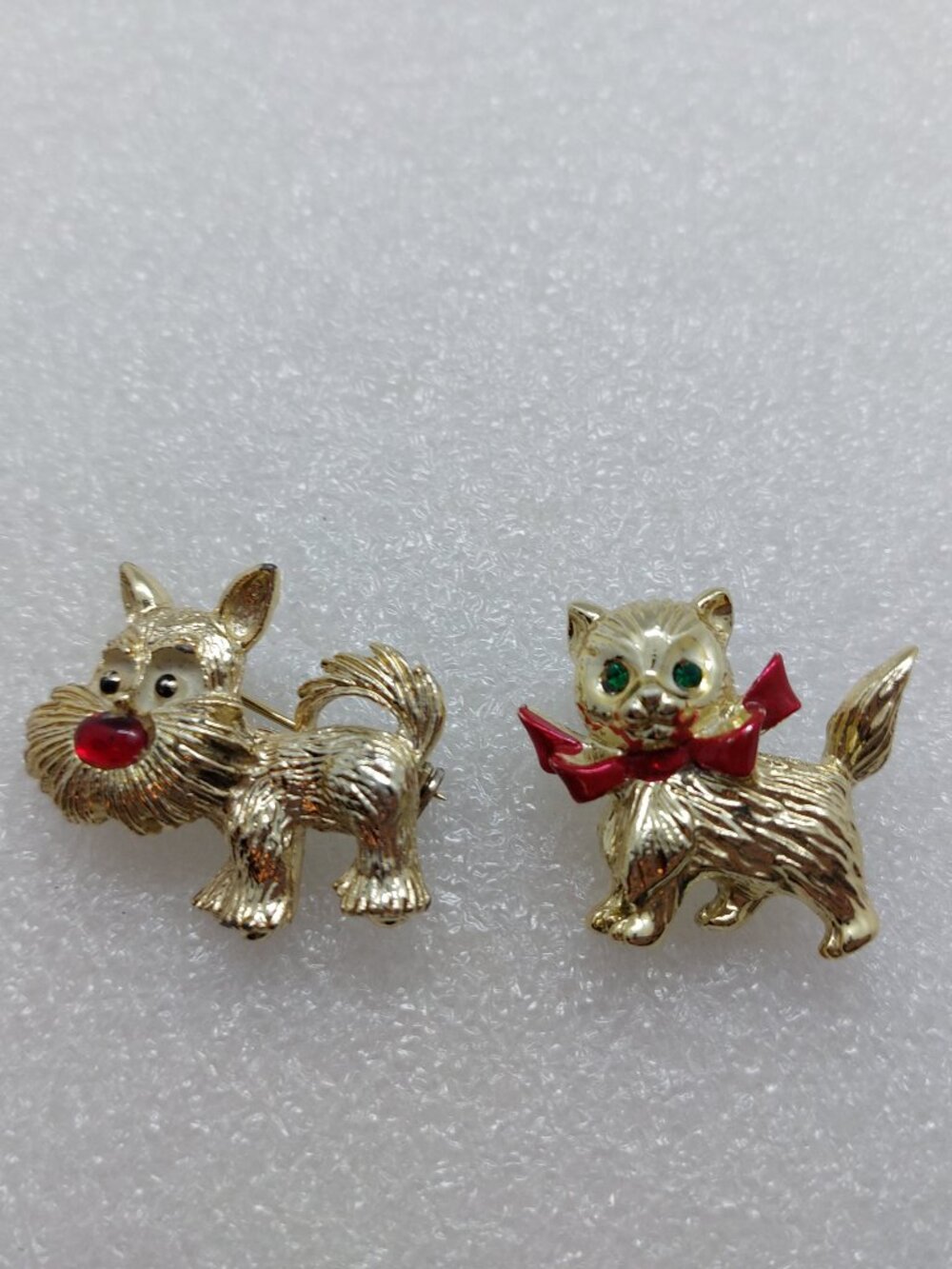 2 Gold Tone Brooch Pin Scottish Terrier Red Nose Signed Gerry's, Cat Green Eyes